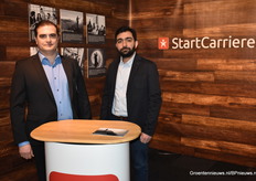 Yosef Shahkaman van StartCarriere samen met een gast.